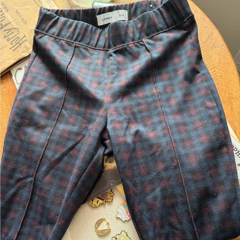 Old Navy Black and Burgundy Plaid Ponte Ankle Leggings